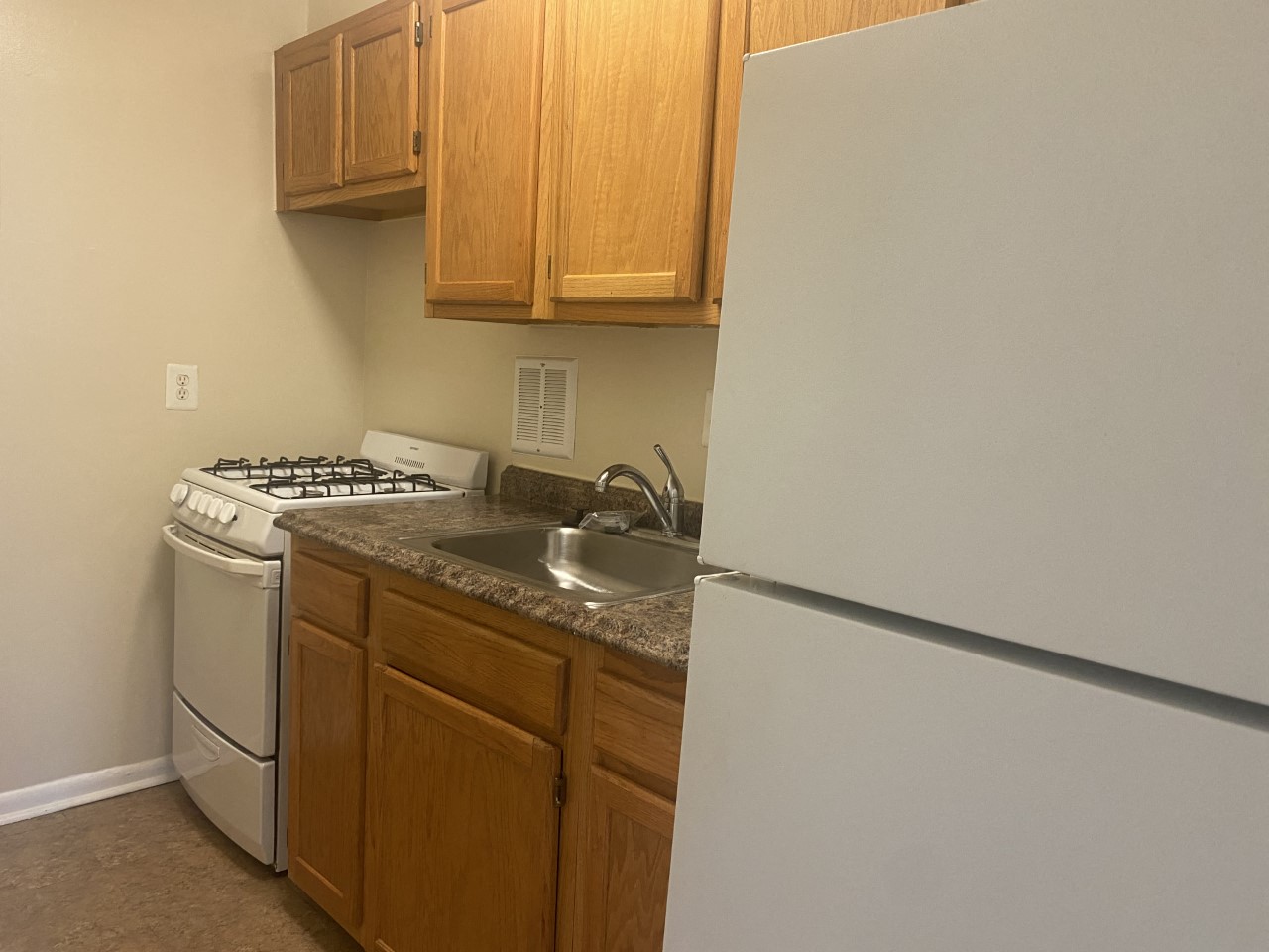 Silver Spring Towers Image 71