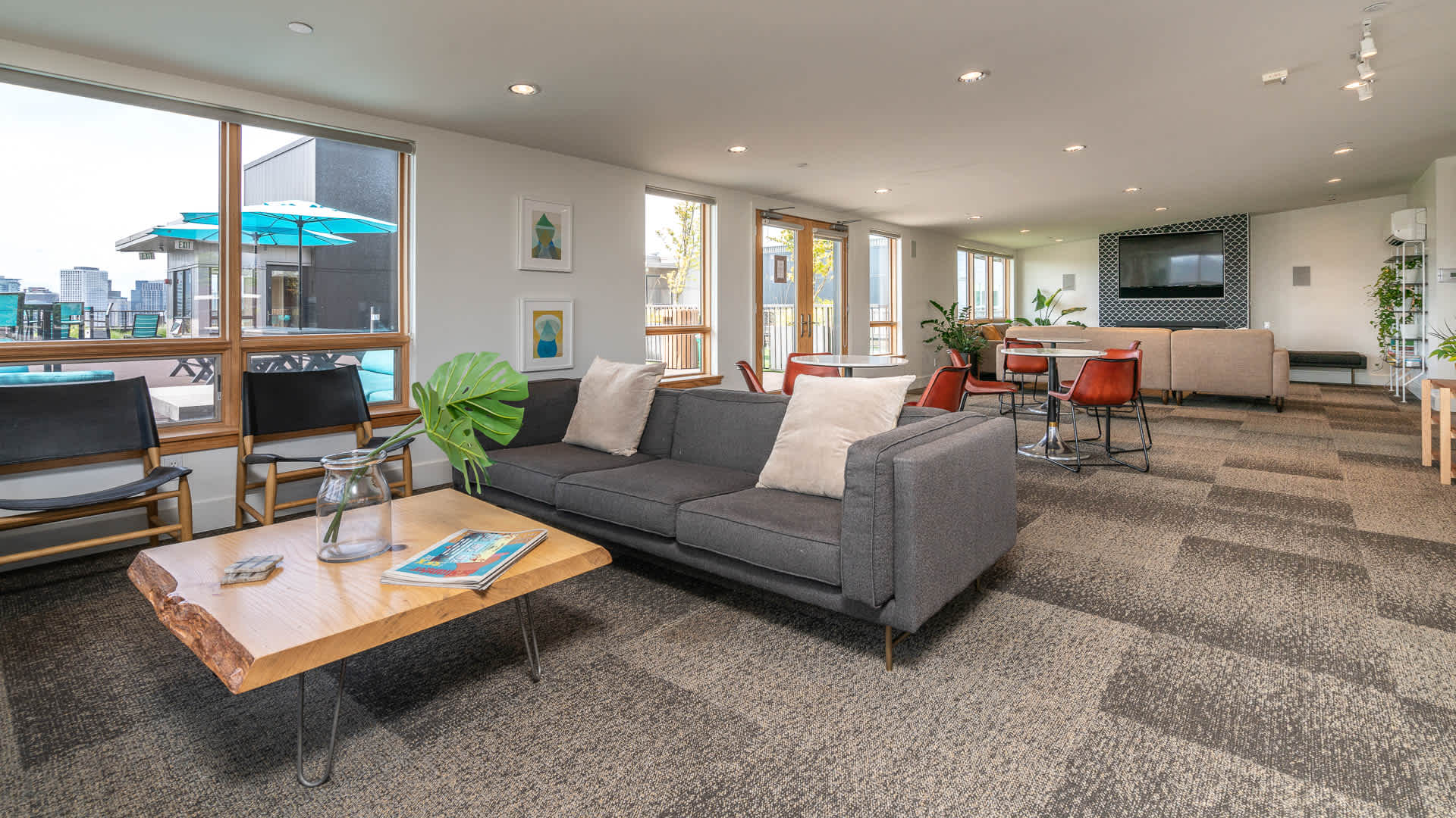 Chloe on Union Image 28