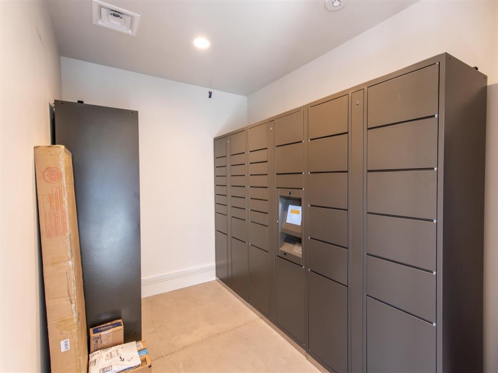 6 West Apartments Image 18