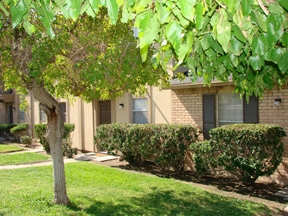 La Plaza Apartments Image 3