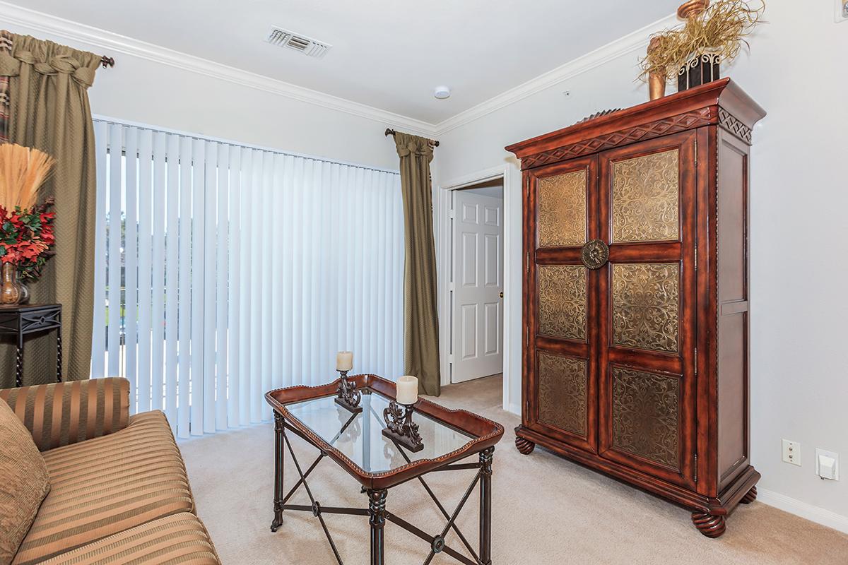 Crescent Apartments Image 13