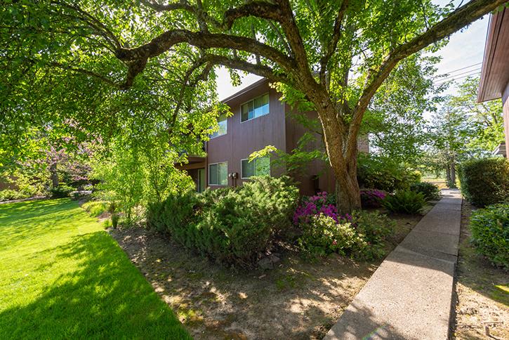 Royal Oaks Apartments Image 3