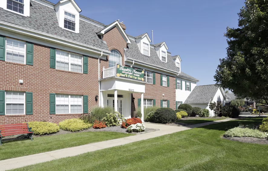 Hunters Manor Image 2