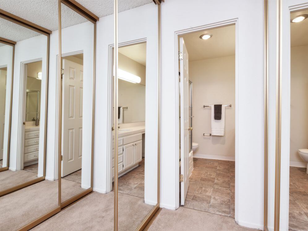 Classic Package I bath with vinyl flooring (select homes)