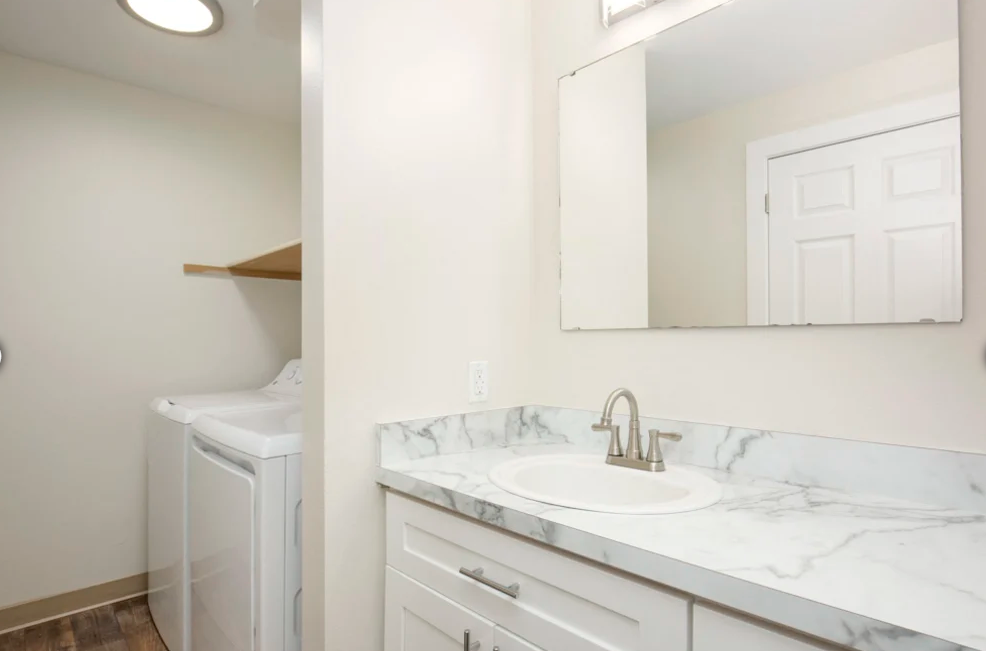 Camelot Apartments Image 8