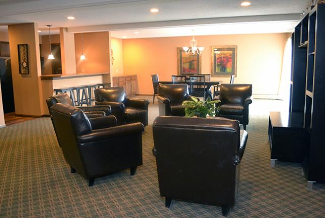 Edina Park Apartments Image 4