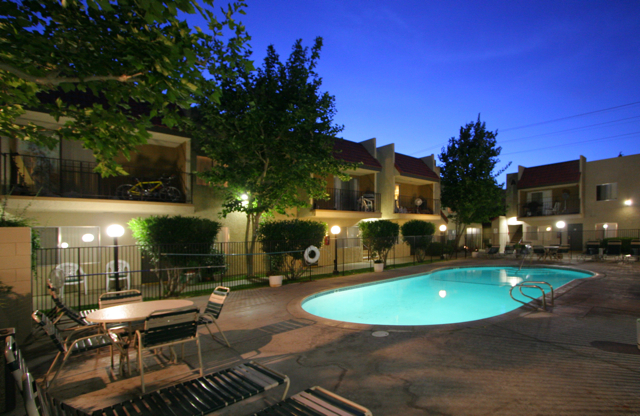 Parkwood Apartments Image 2