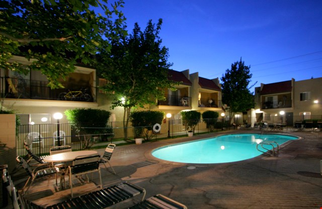 Parkwood Apartments Image 2