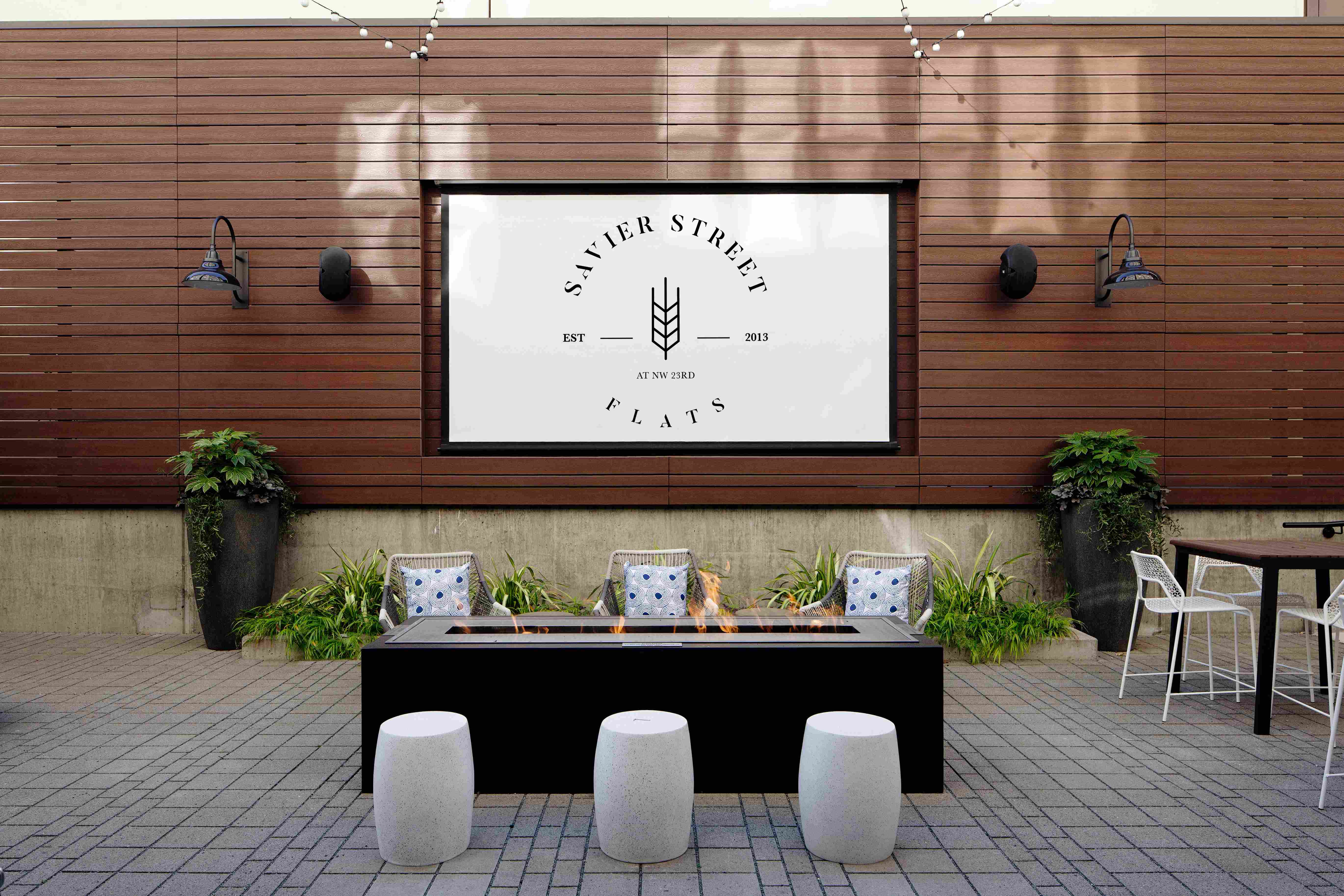 Outdoor Firepit & Projection Screen