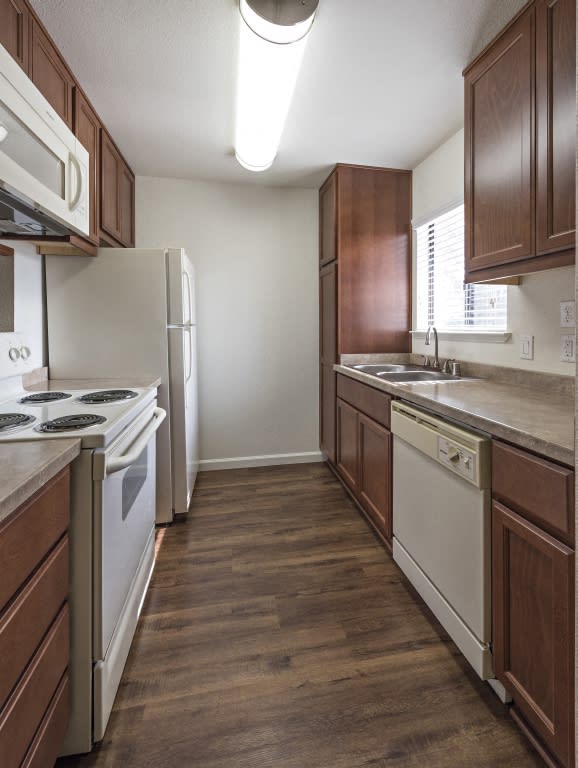 Lakeside Apartments Image 22