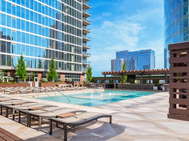 One Light Luxury Apartments Image 8