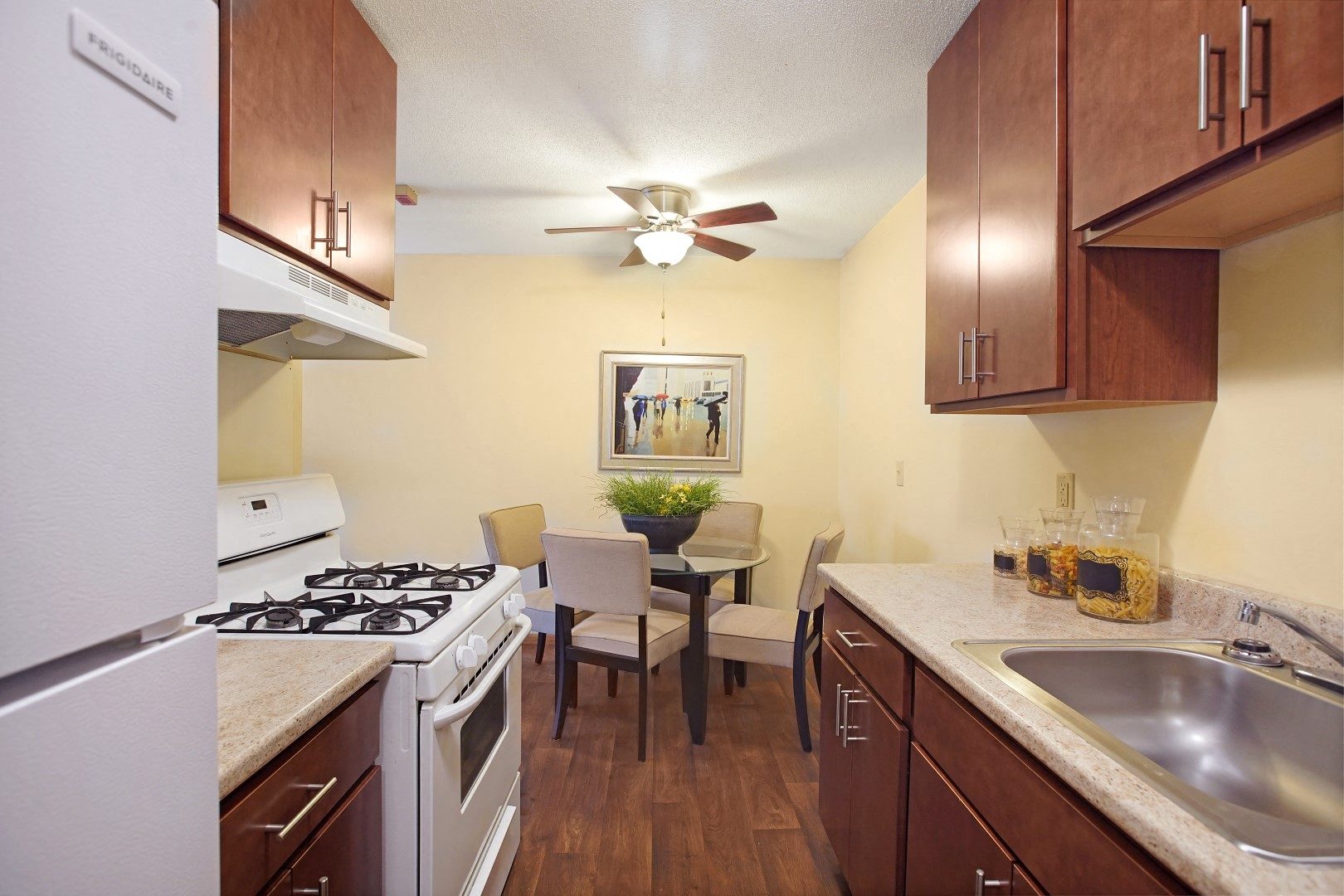 Moonraker Apartments Image 2