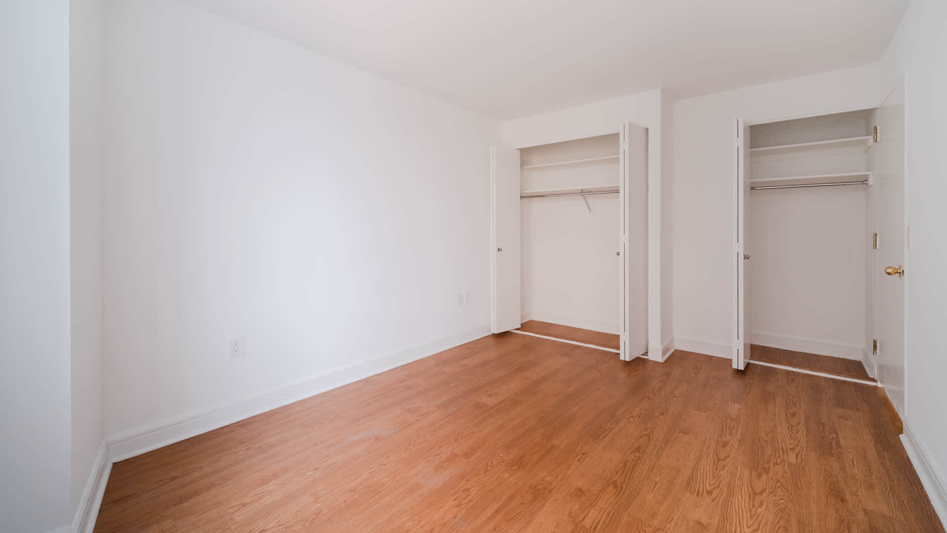 160 Riverside Boulevard Image 18