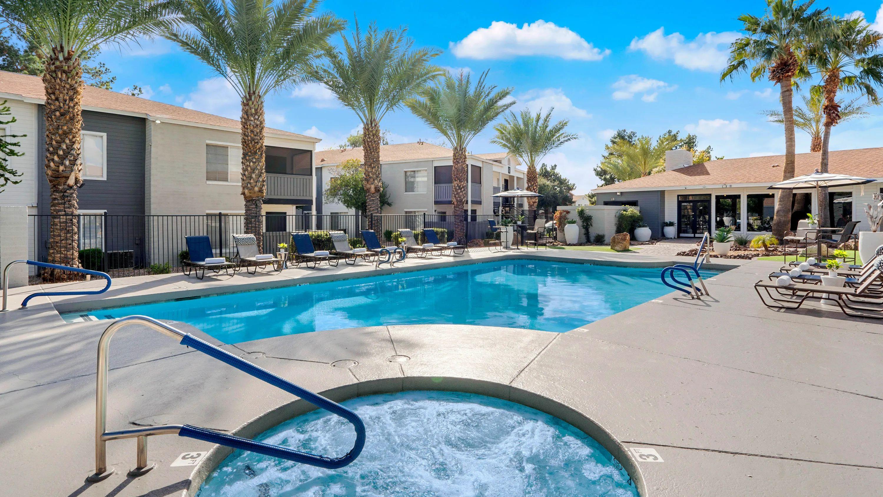 Promenade at Grand offers not one but two unbelievable resort-style pools for a grand aquatic experience for all residents – perks of living at The Promenade! 