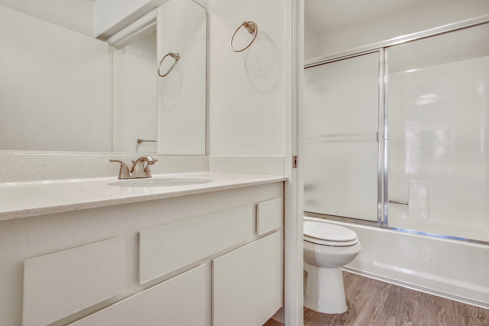 Zelzah Court Apartments Image 23