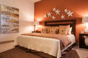 Icon at Dulles Station Image 14