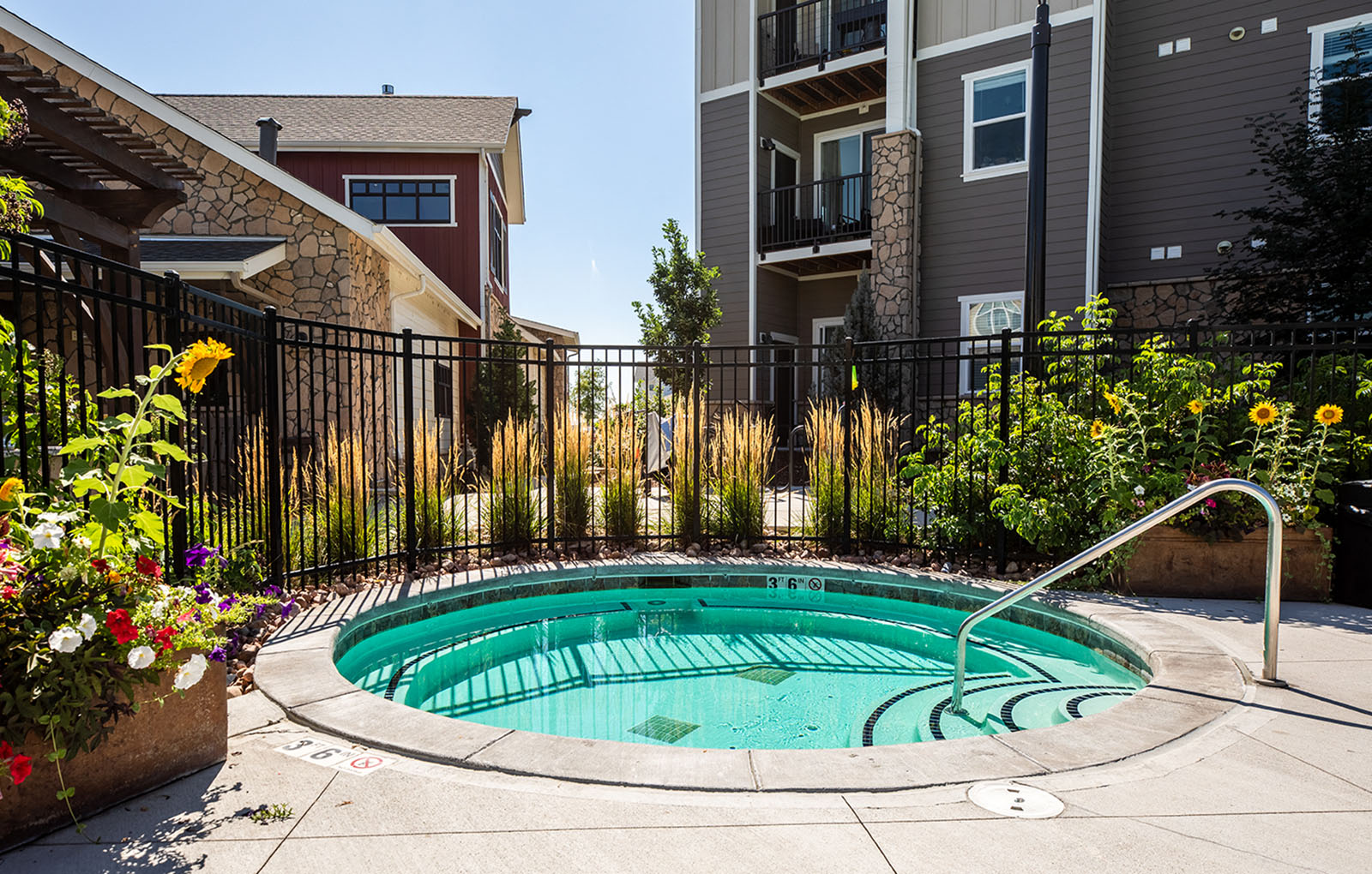 Bucking Horse Apartments Image 3