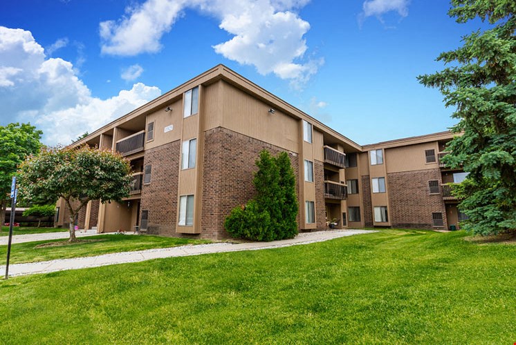 Exterior Building at Lakeside Village Apartments Clinton Township 48038