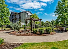 Four Lakes Apartments Image 7