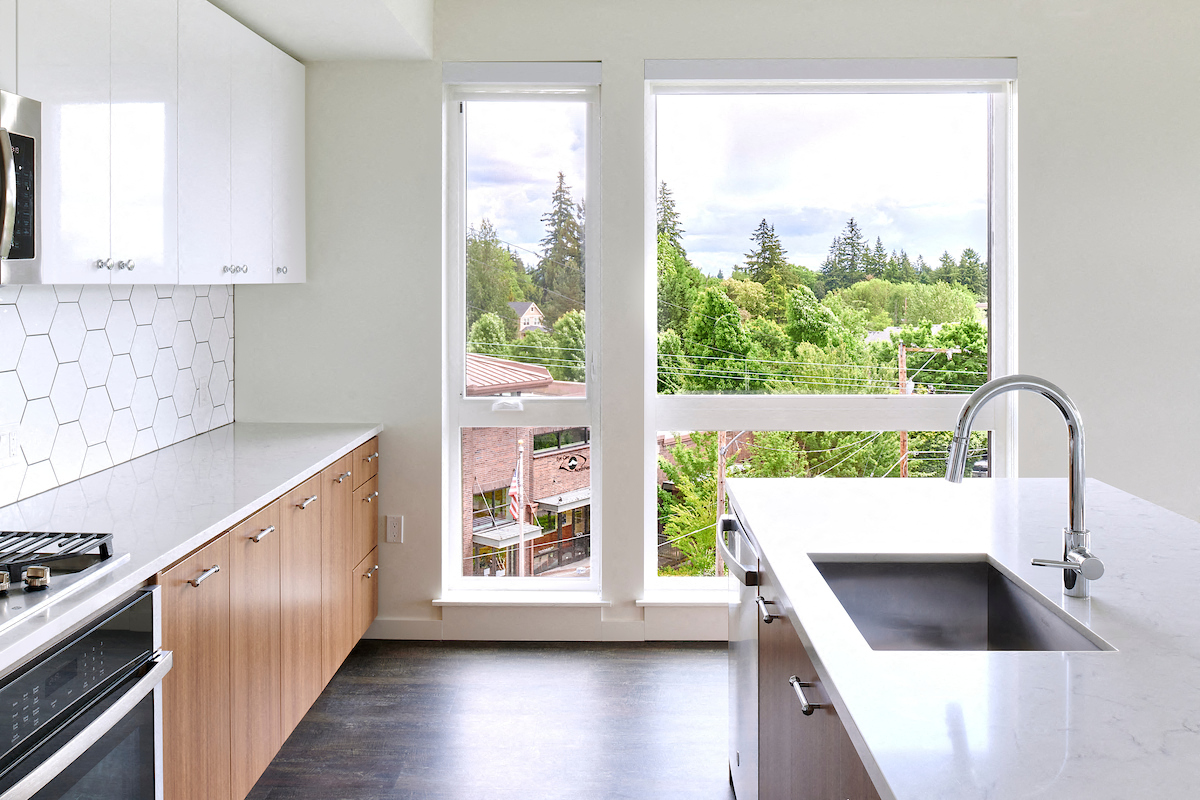 Multnomah Station Apartments kitchen with a view