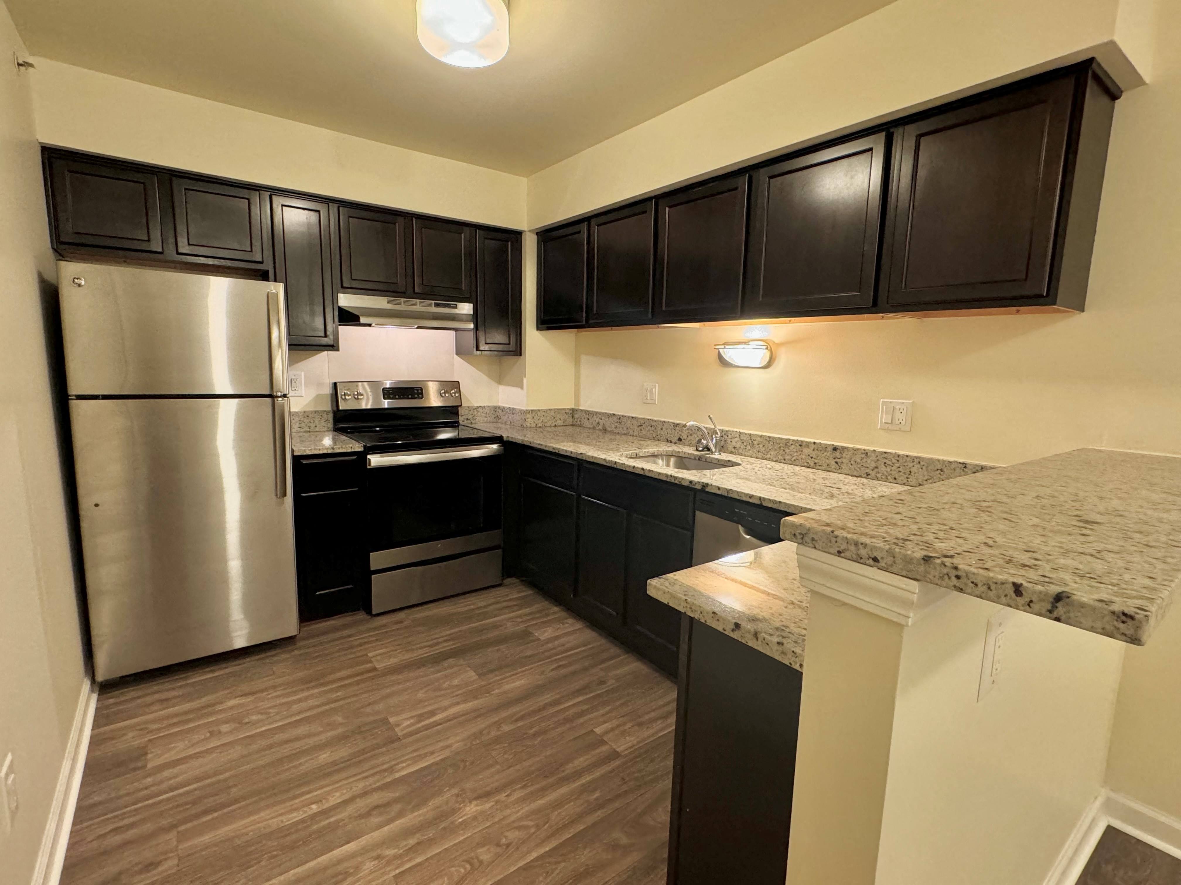 Lakeside Village Apartments Image 77