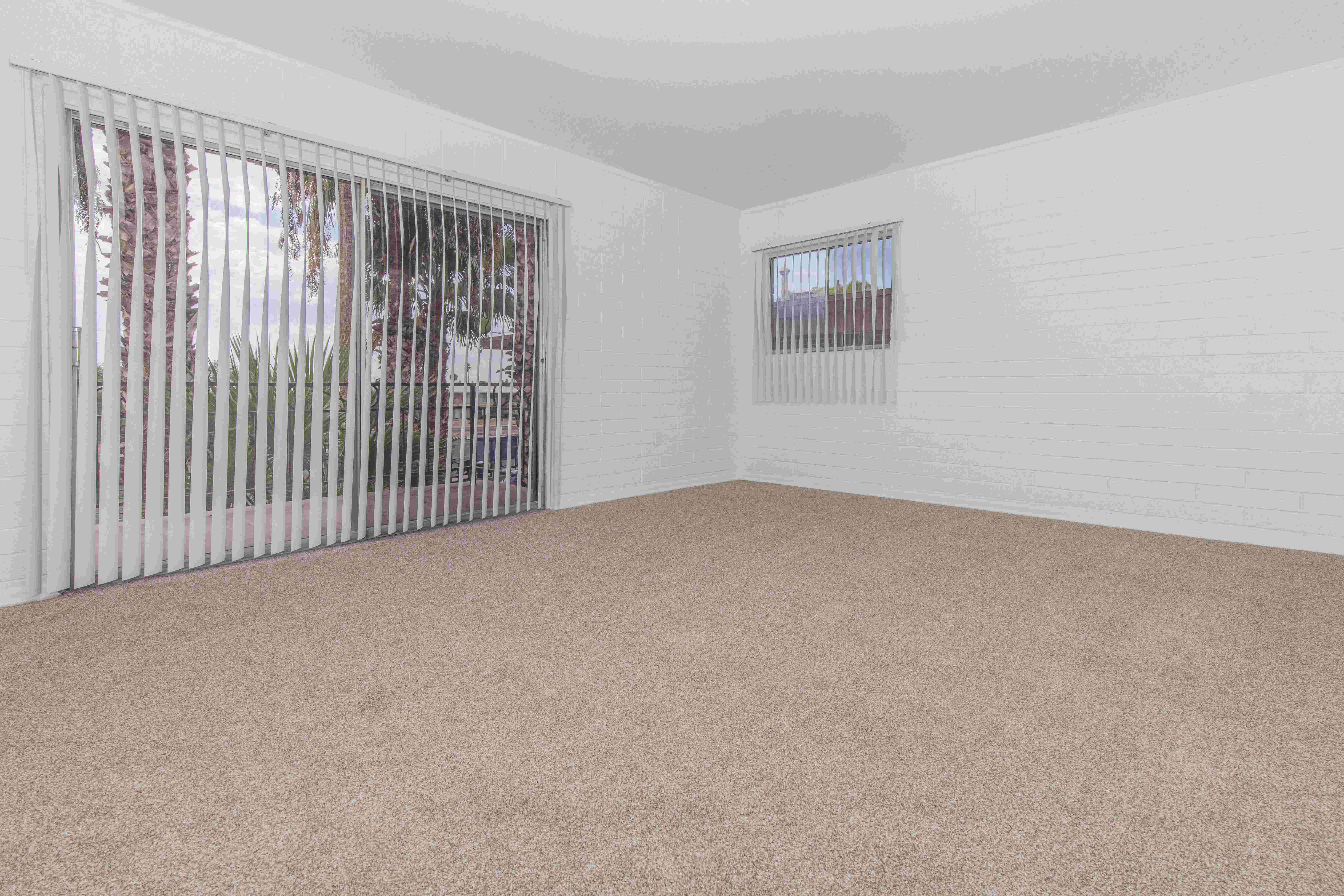 Country Club Apartments Image 4