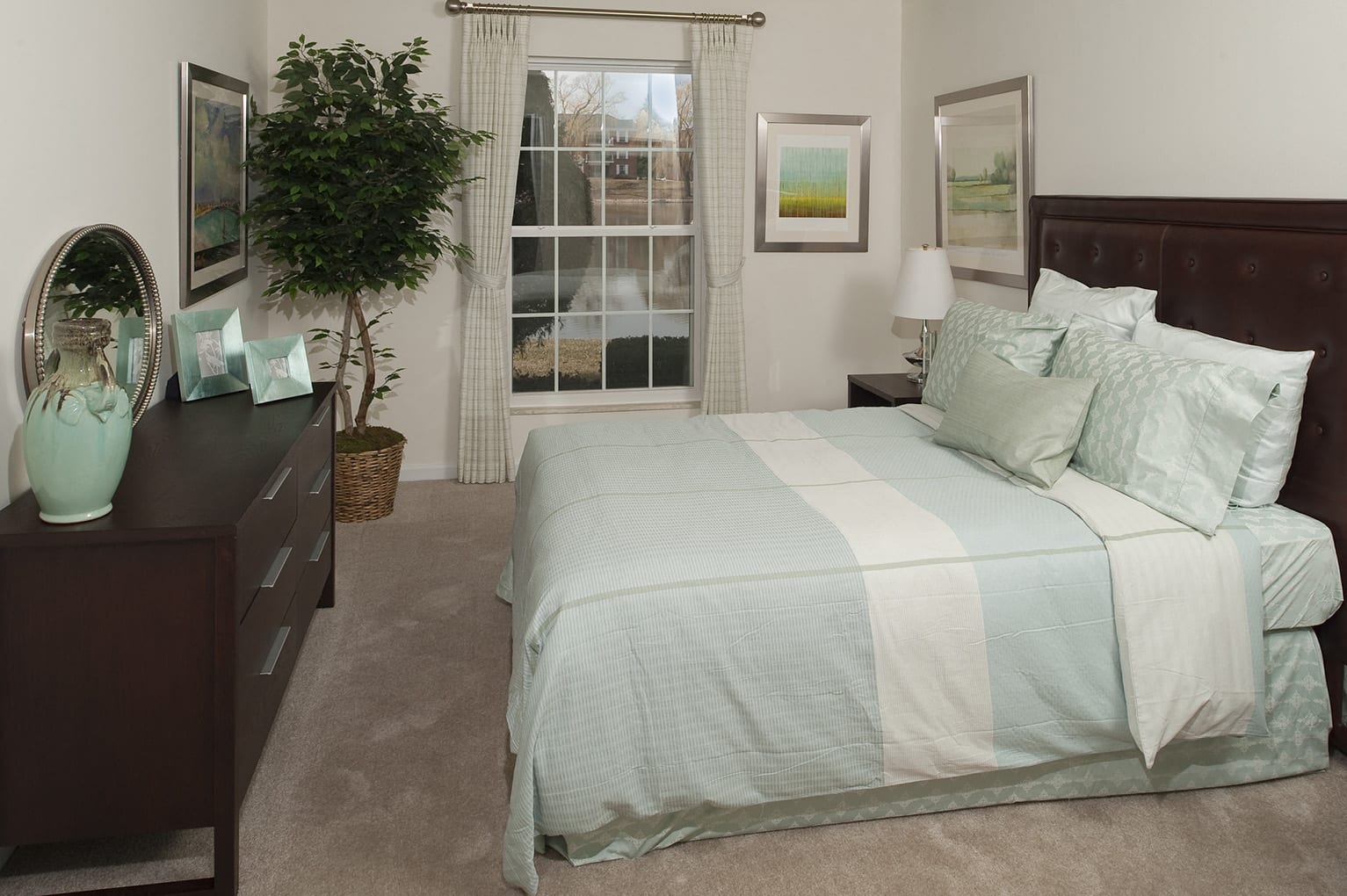 Versailles on The Lakes Image 6