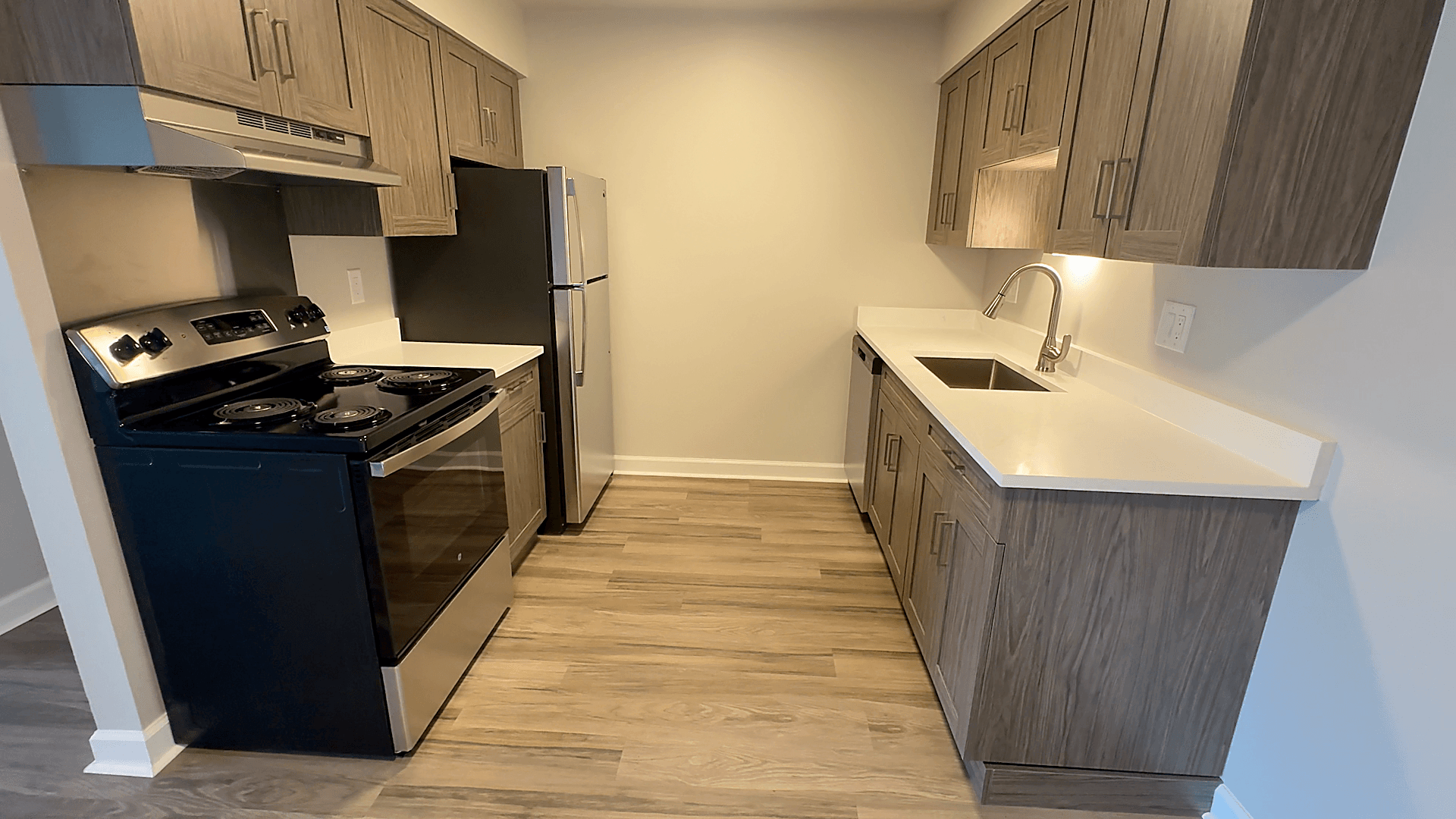 Lakeside Village Apartments Image 100