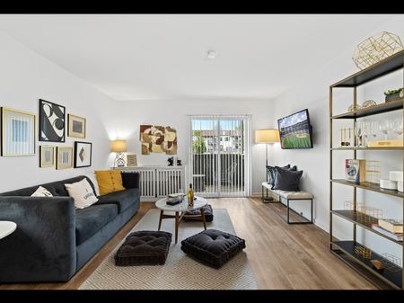 Residences at Arlington Heights Image 16