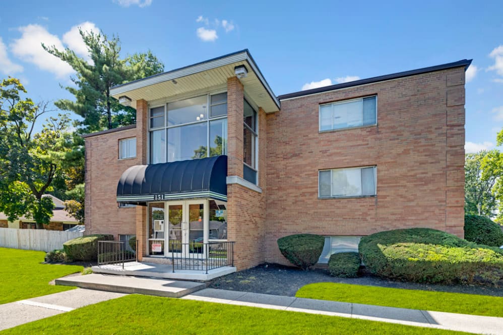 Yearling Plaza Image 4