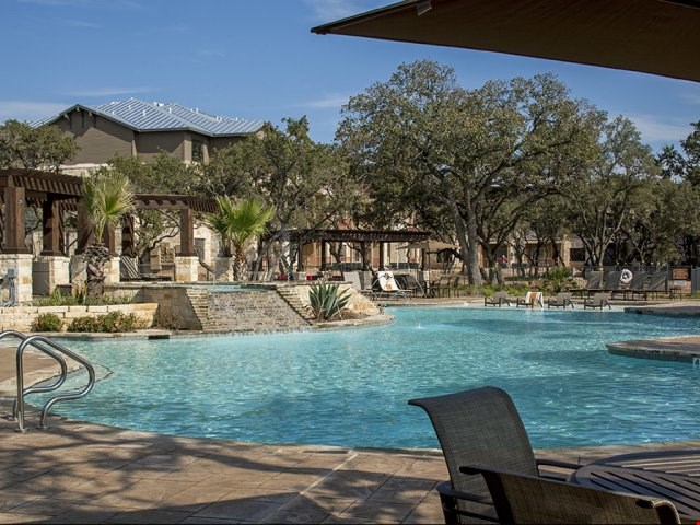 Platinum Shavano Oaks Apartments Image 22