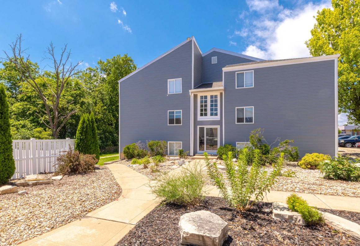 The Grove Apartments Image 1