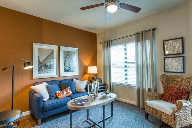 Platinum Shavano Oaks Apartments Image 11