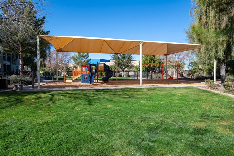 Villas On Hampton Avenue Image 11