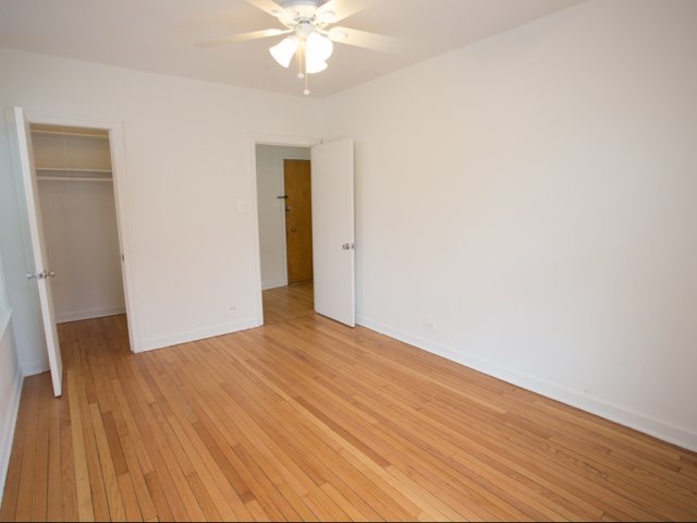 5337 S Hyde Park Boulevard Image 9