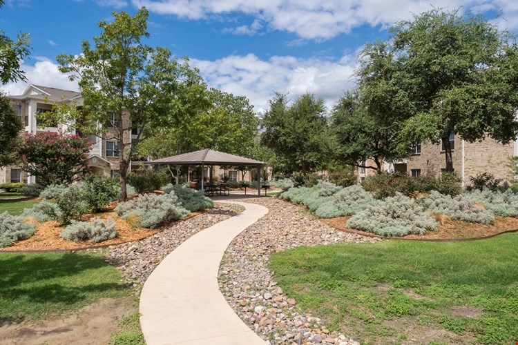 Stoneybrook Apartments & Townhomes Image 2