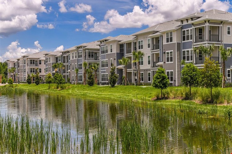 Lenox at Bloomingdale Image 23