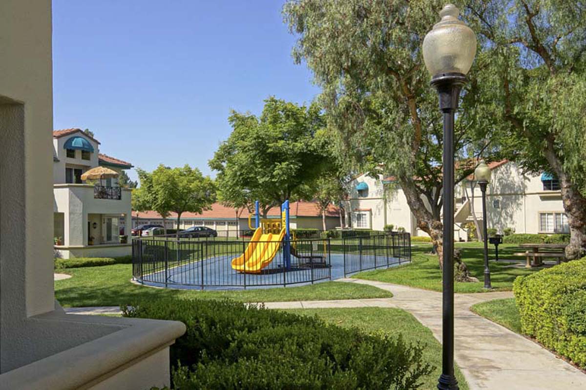 Montecito Apartments Image 4