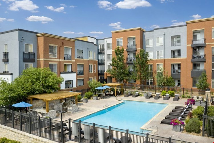 Camden Belleview Station Image 13