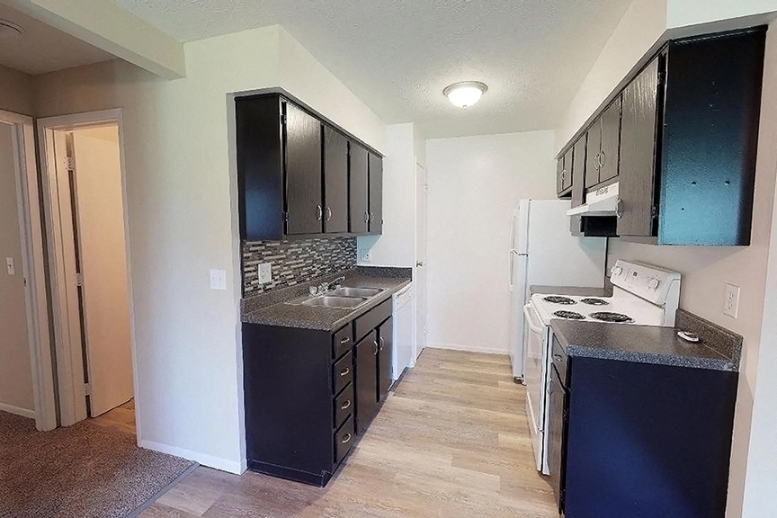 OLD Hunter Ridge Apartments Image 16