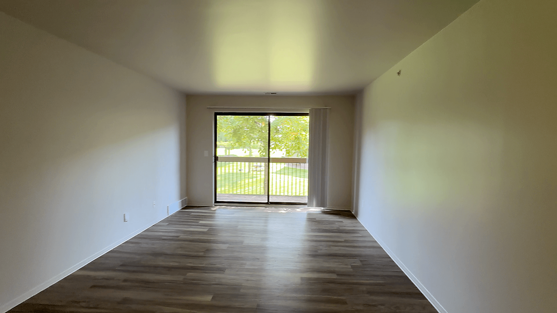 Lakeside Village Apartments Image 155