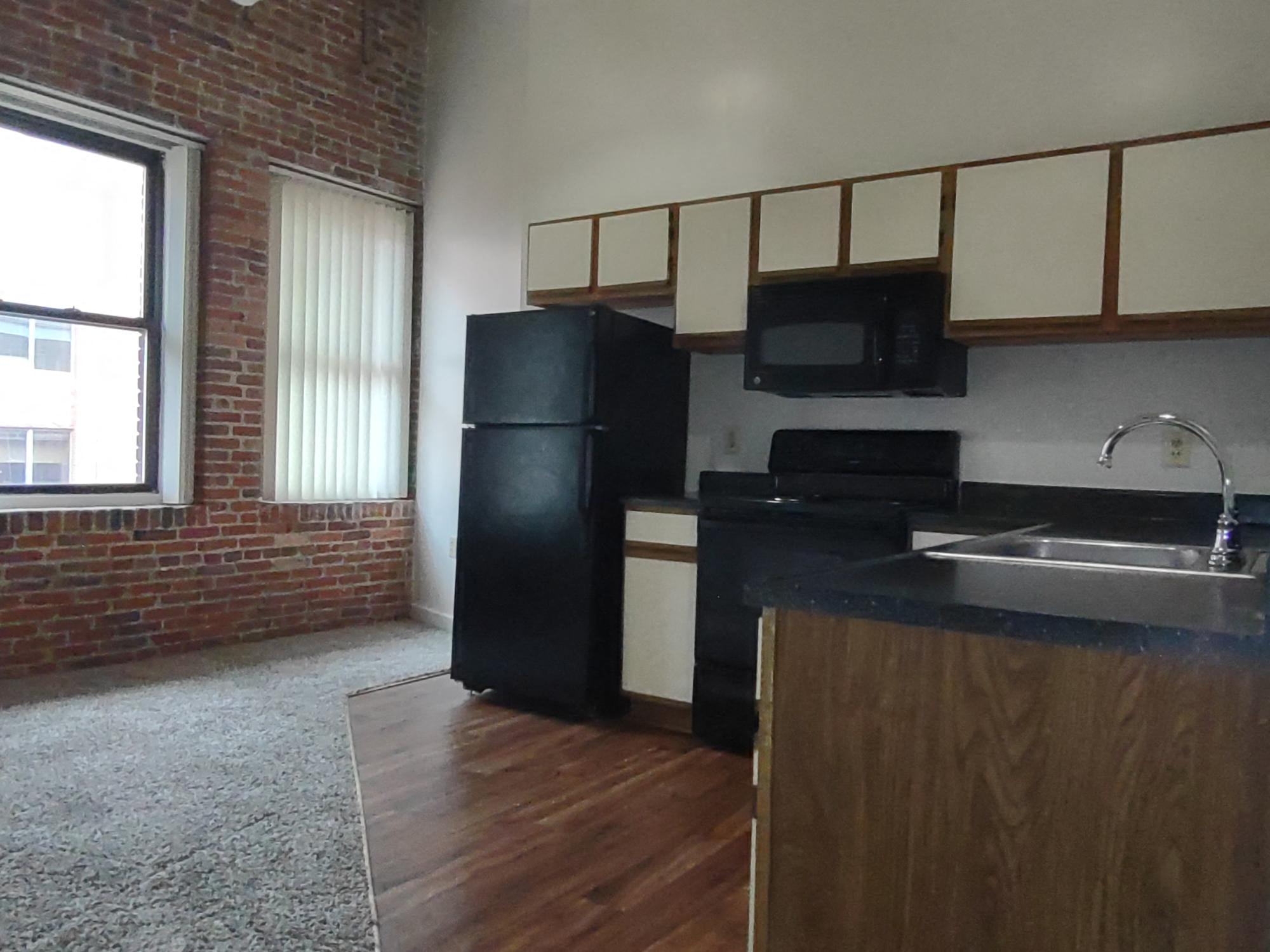 Marlboro Classic Apt & Redwood Square Image 162