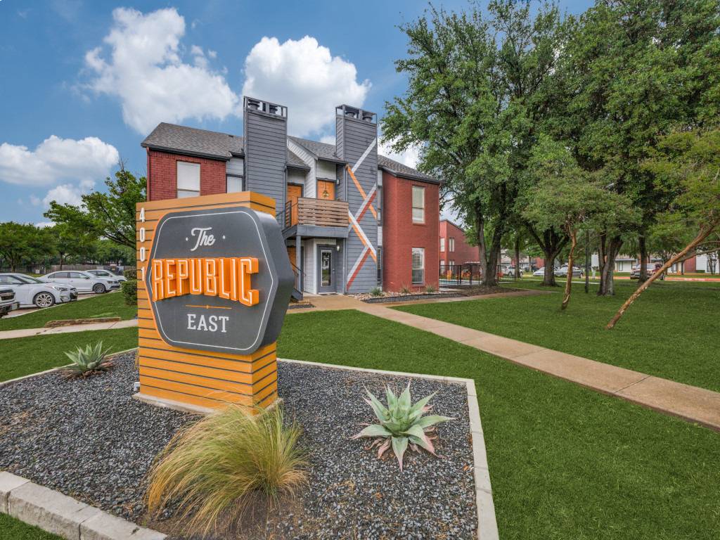 The Republic West Image 64