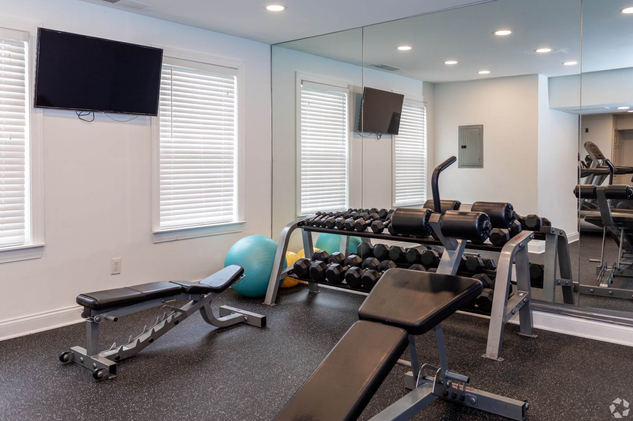  International City Apartments Image 12