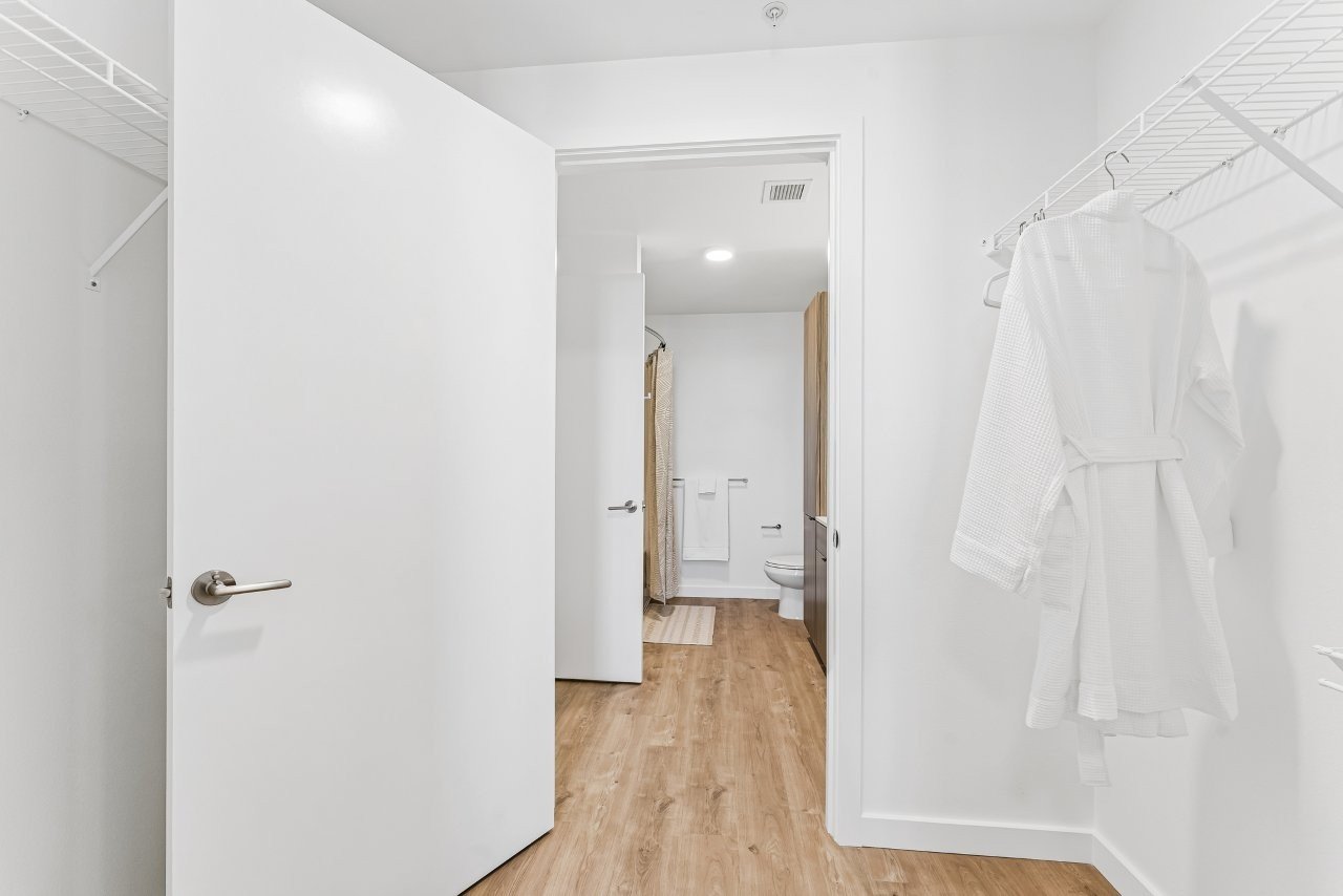 1x1 Closet