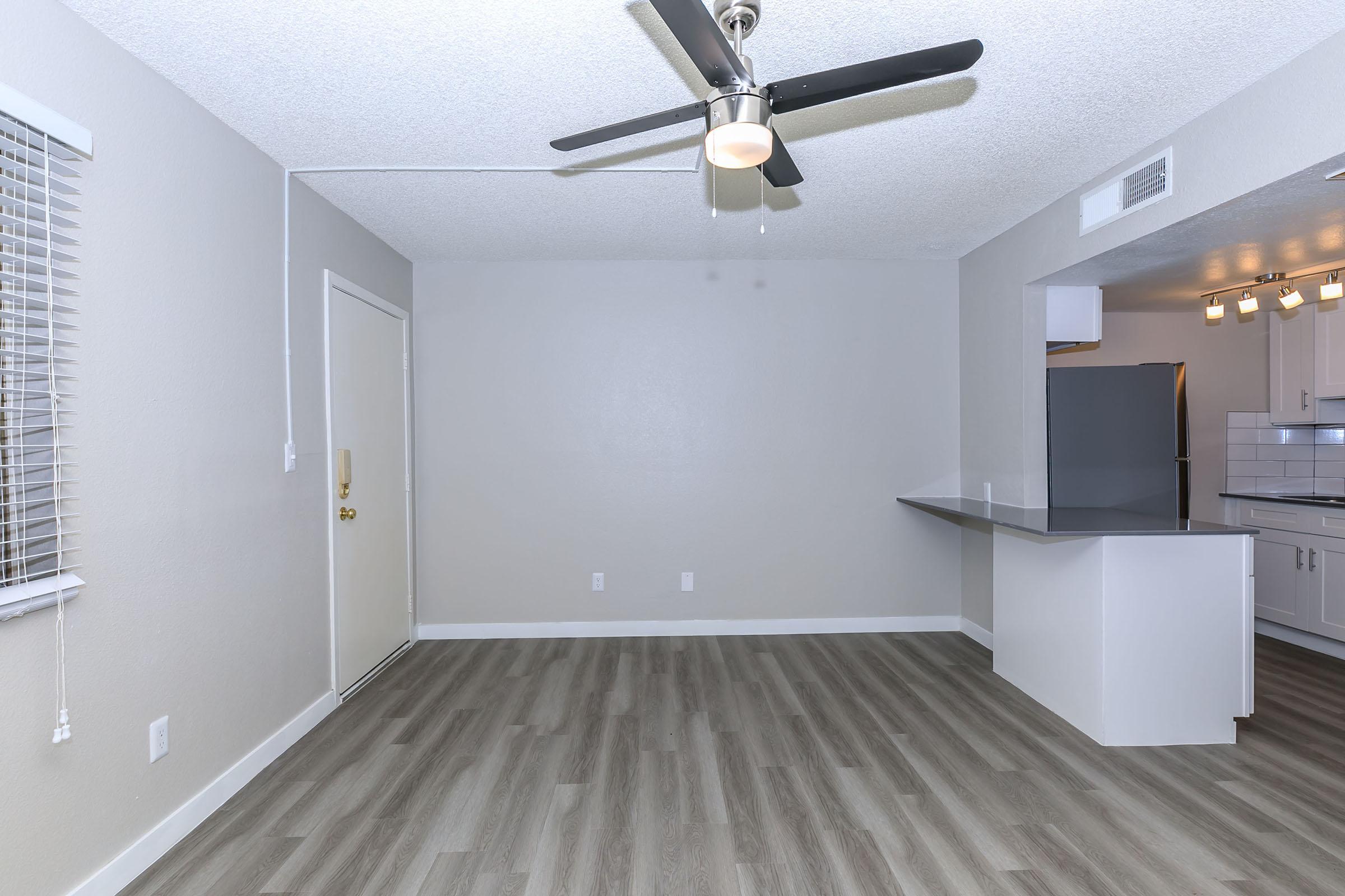 The Tides on East Cactus Image 5