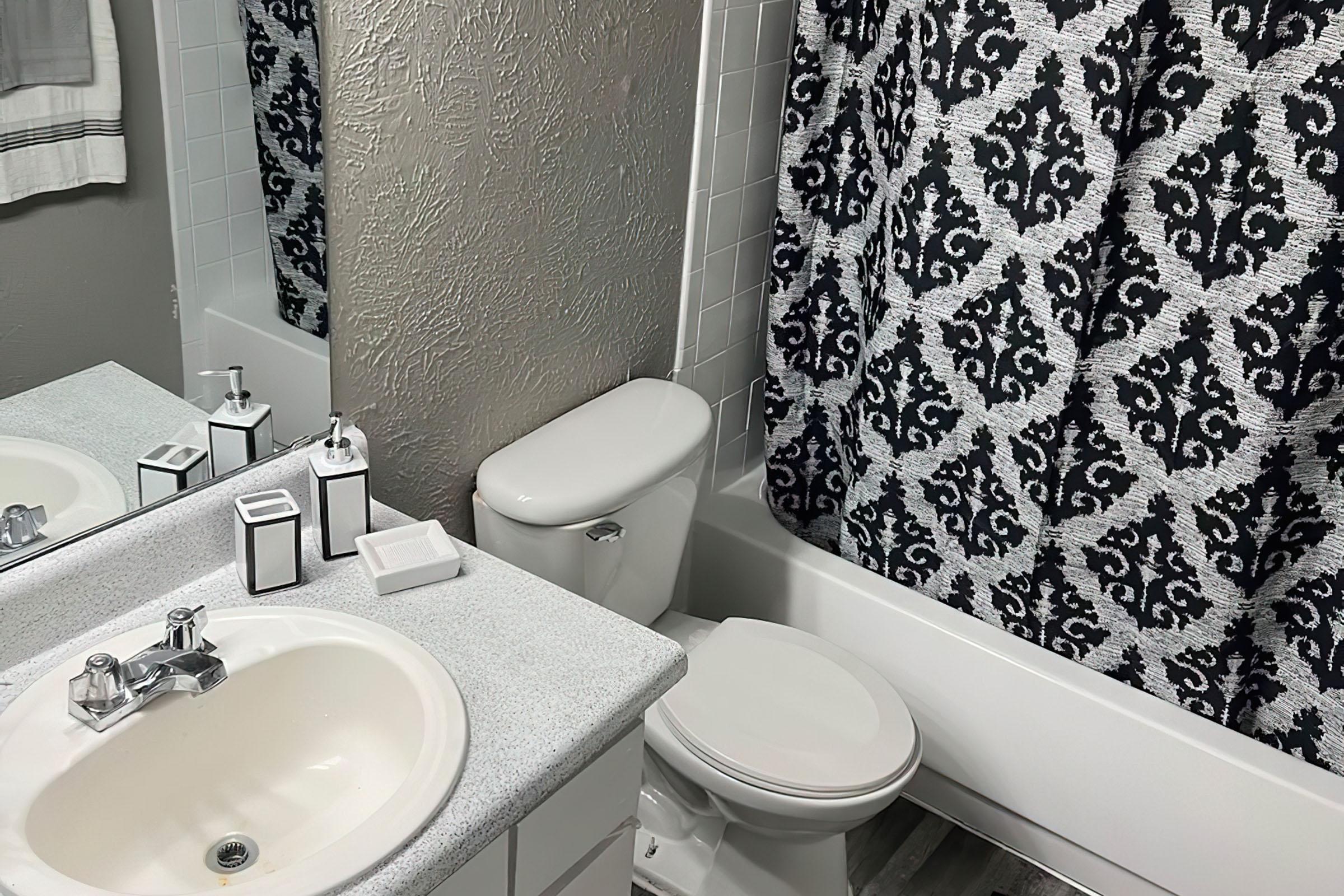 The Encore on Mustang Image 7