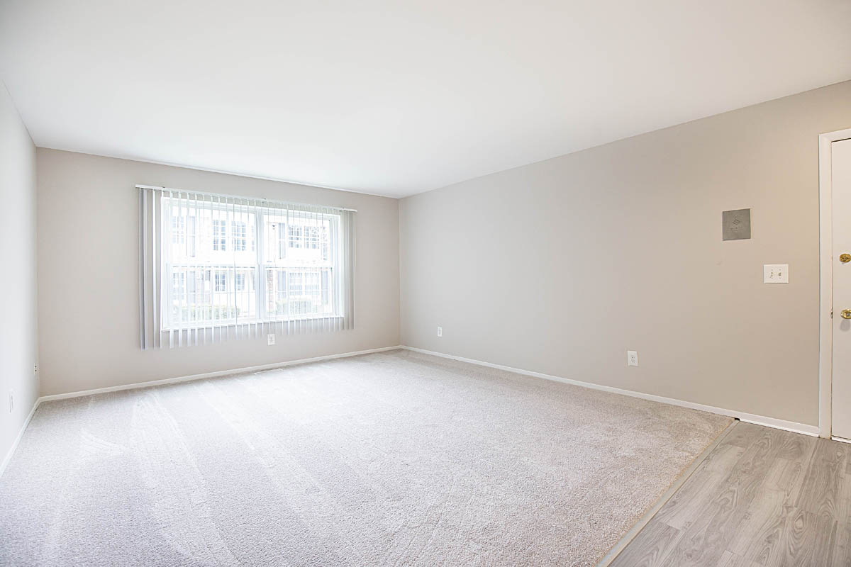 Buckingham Square   Image 18