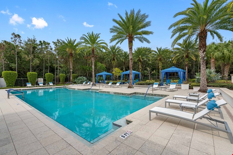 Axis Wellington Green Image 32