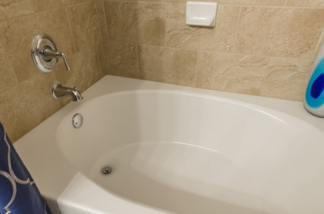 Berkshire Lakeway  Image 28